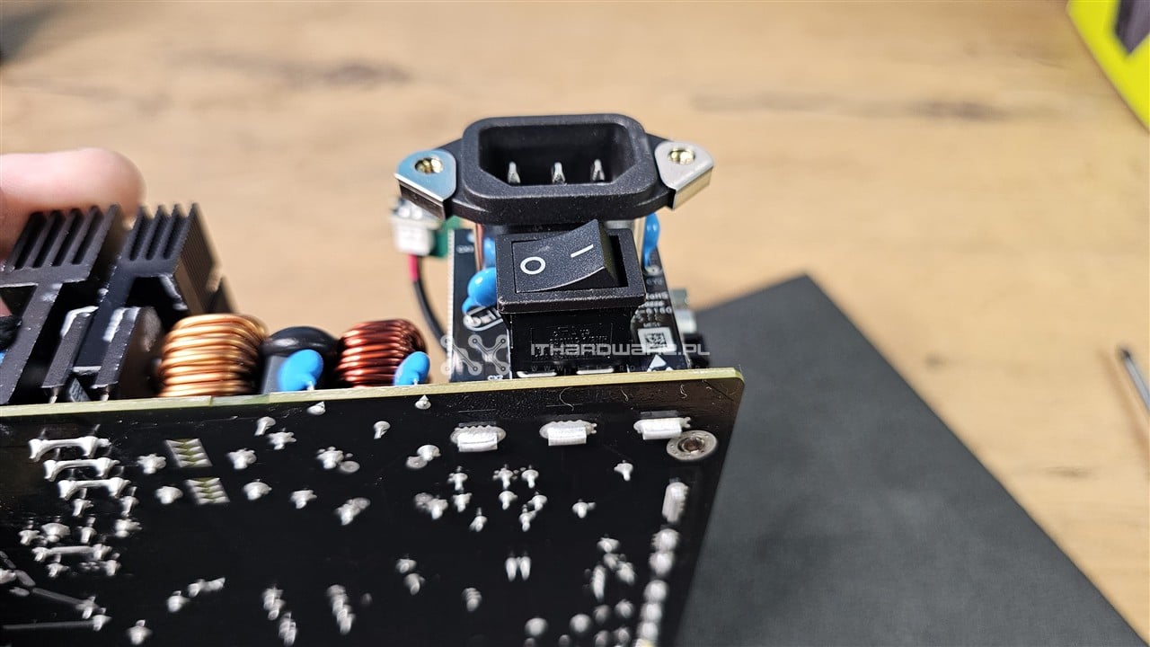 Corsair RM1000x Shift (2025)