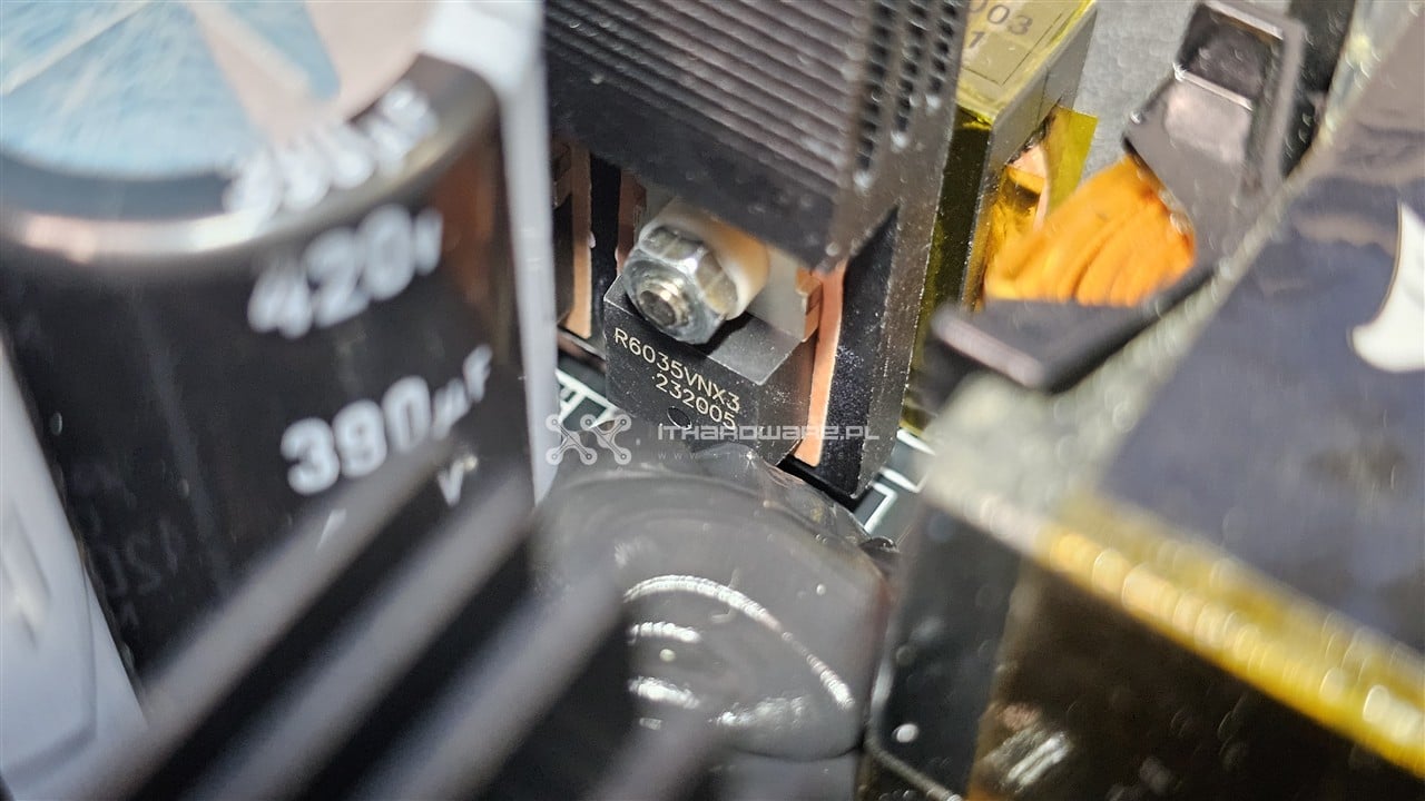 Corsair RM1000x Shift (2025)