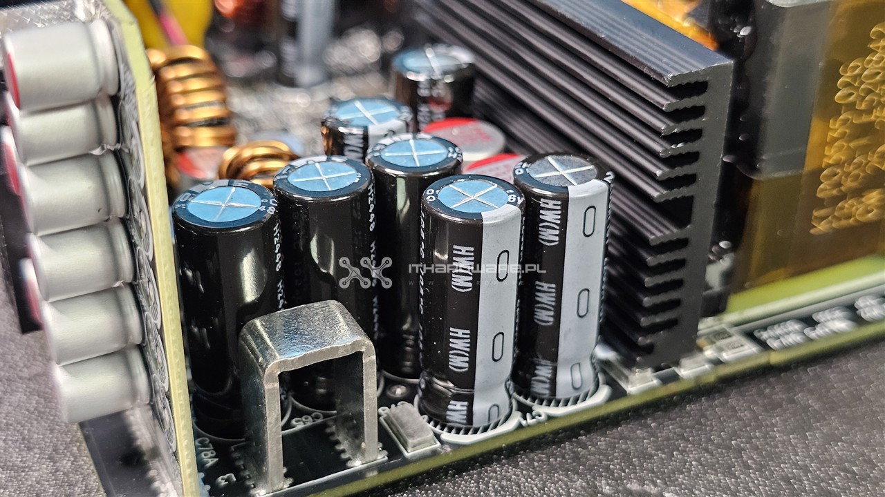 Corsair RM1000x Shift (2025)