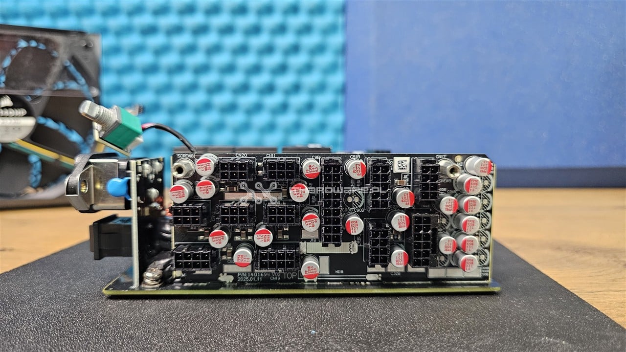 Corsair RM1000x Shift (2025)