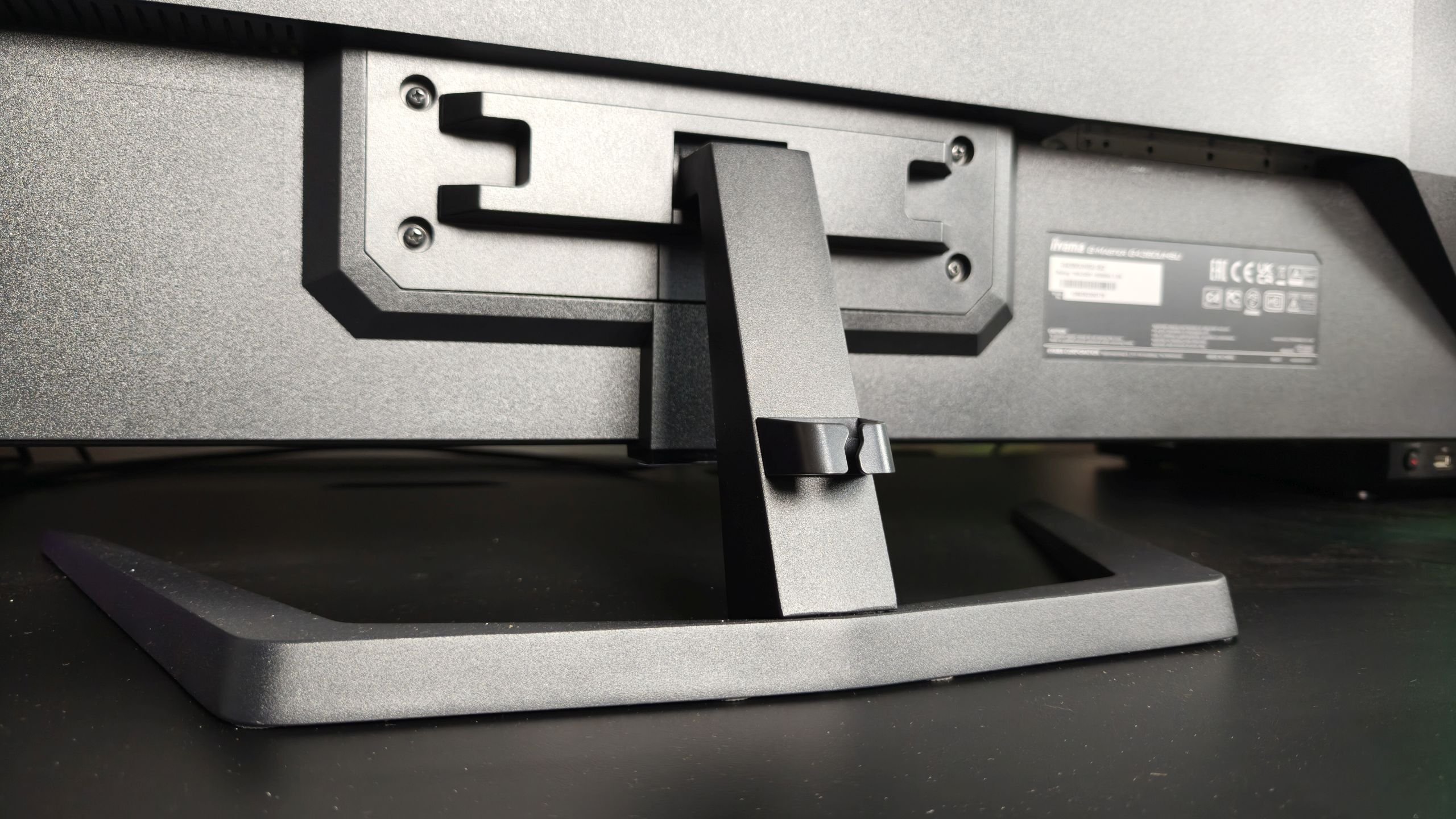 iiyama G-Master G4380UHSU-B2 Red Eagle - test kolosa, który może zastapić telewizor