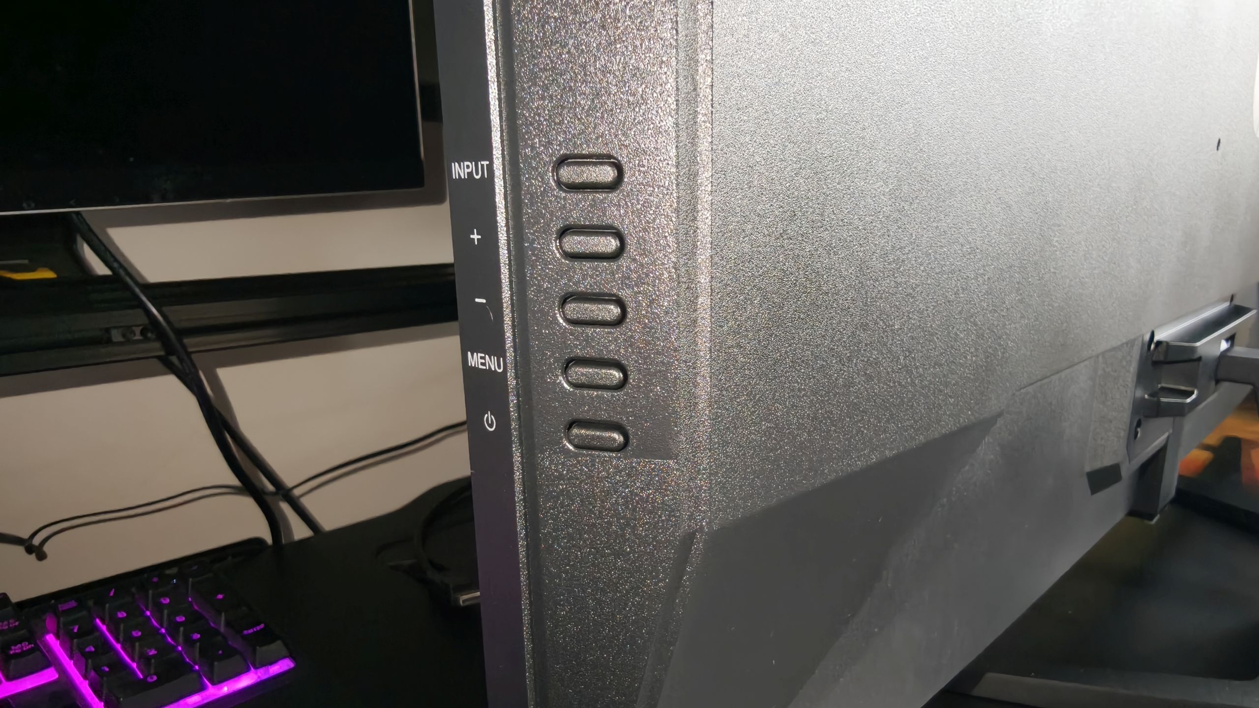 iiyama G-Master G4380UHSU-B2 Red Eagle - test kolosa, który może zastapić telewizor