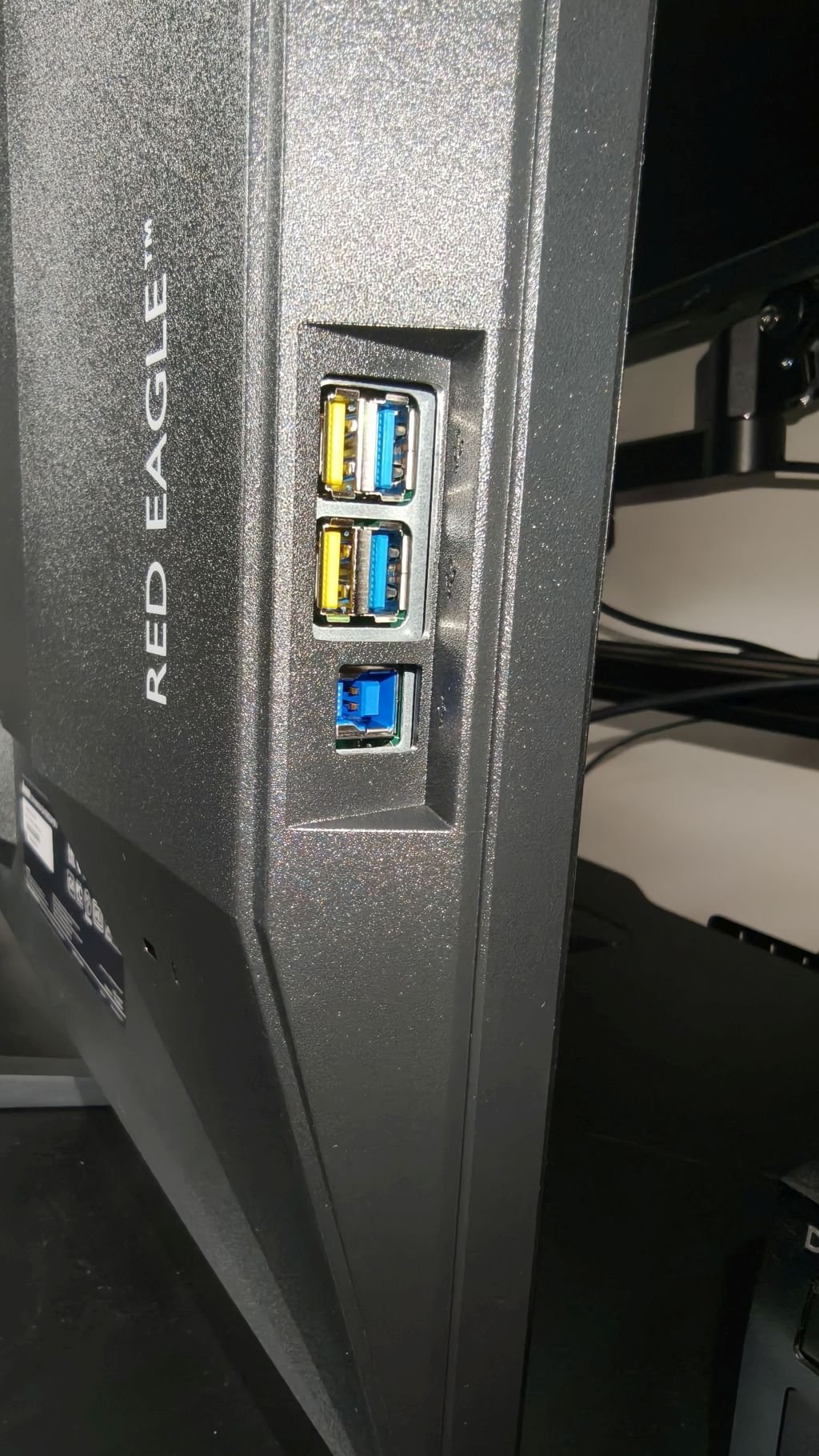 iiyama G-Master G4380UHSU-B2 Red Eagle - test kolosa, który może zastapić telewizor