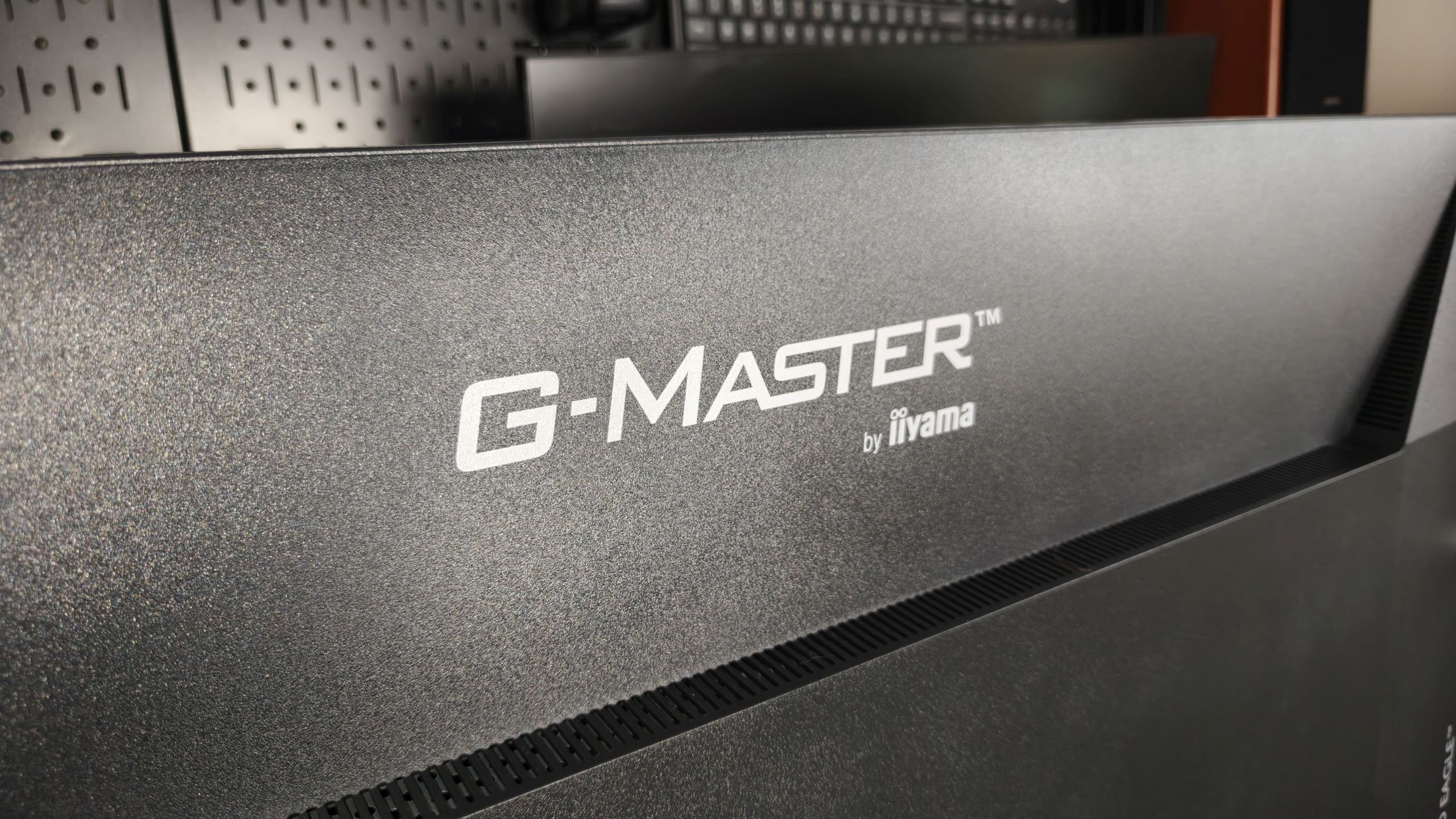iiyama G-Master G4380UHSU-B2 Red Eagle - test kolosa, który może zastapić telewizor