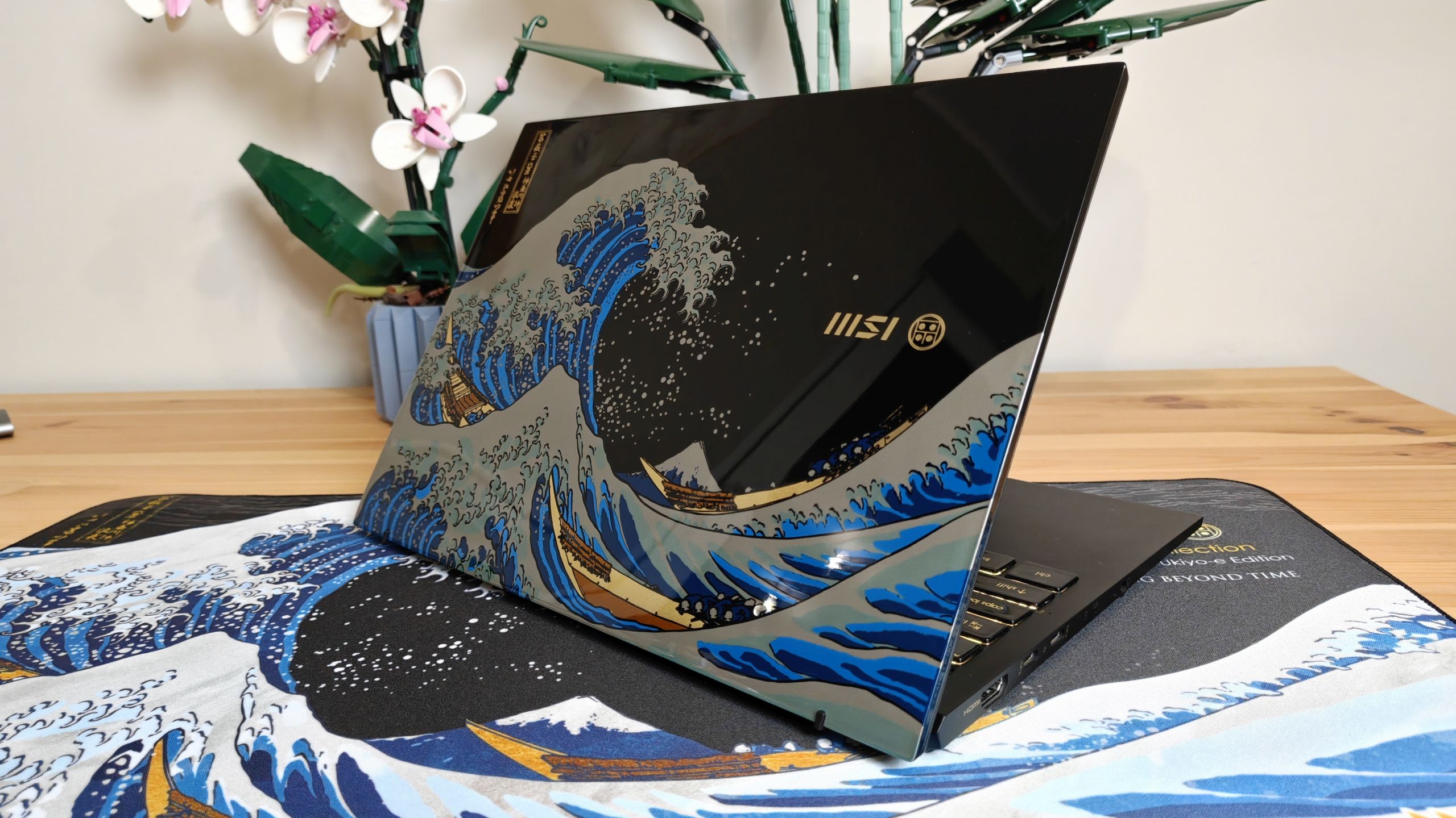 MSI Prestige 13 AI+ Ukiyo-e Edition