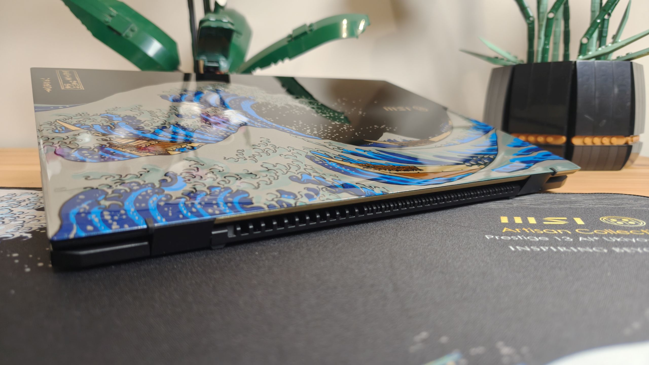 MSI Prestige 13 AI+ Ukiyo-e Edition