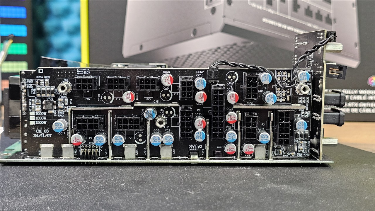 Corsair HX1200i Shift (2025)