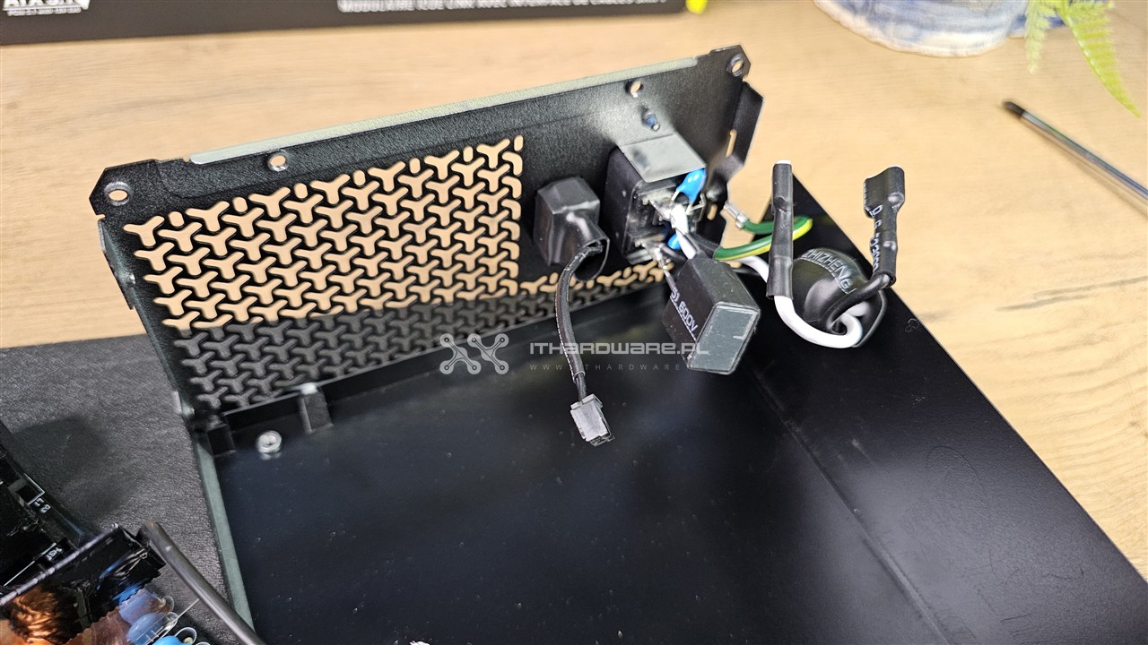 Corsair HX1200i Shift (2025)