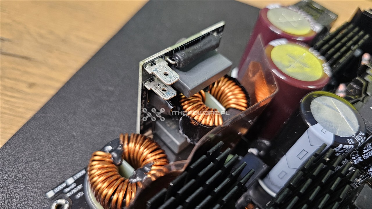 Corsair HX1200i Shift (2025)