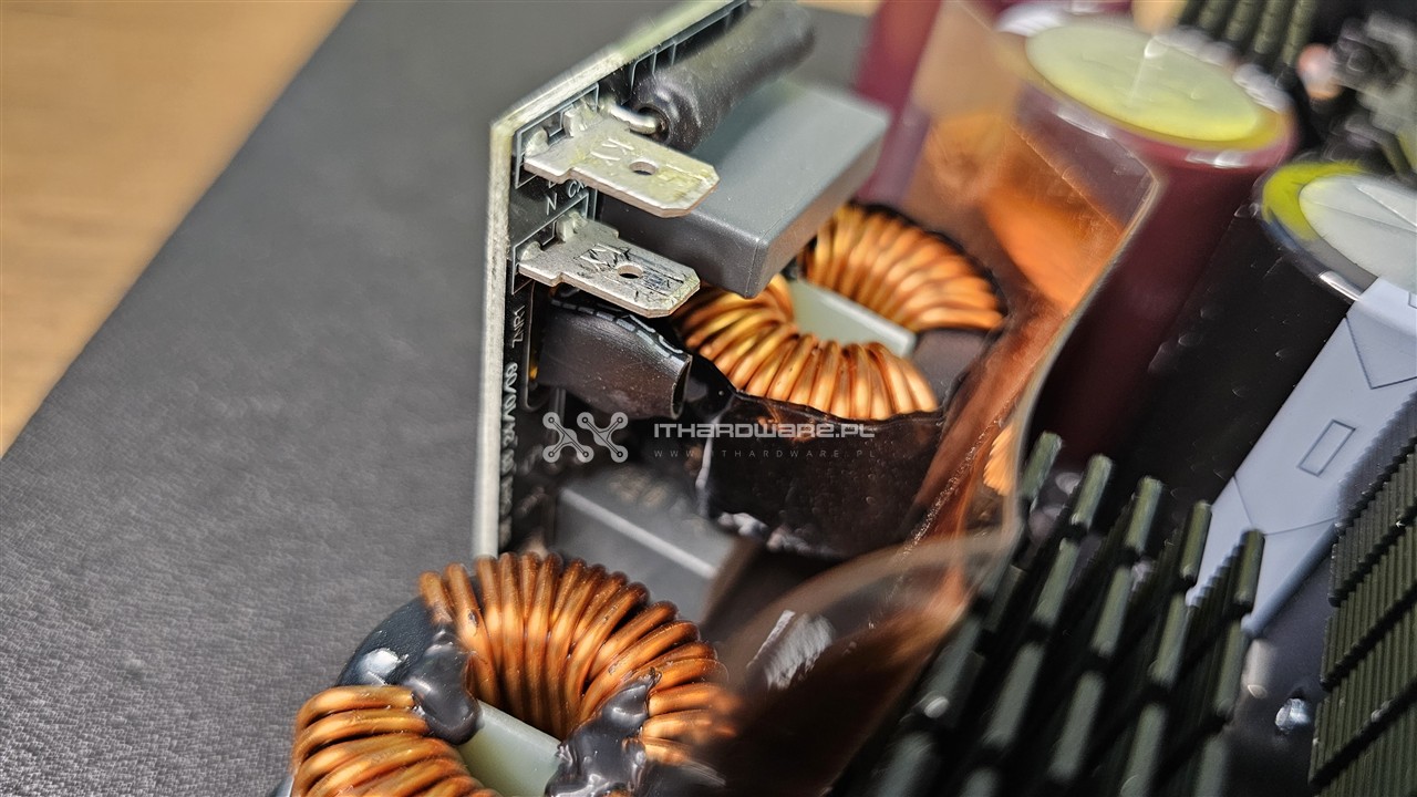 Corsair HX1200i Shift (2025)