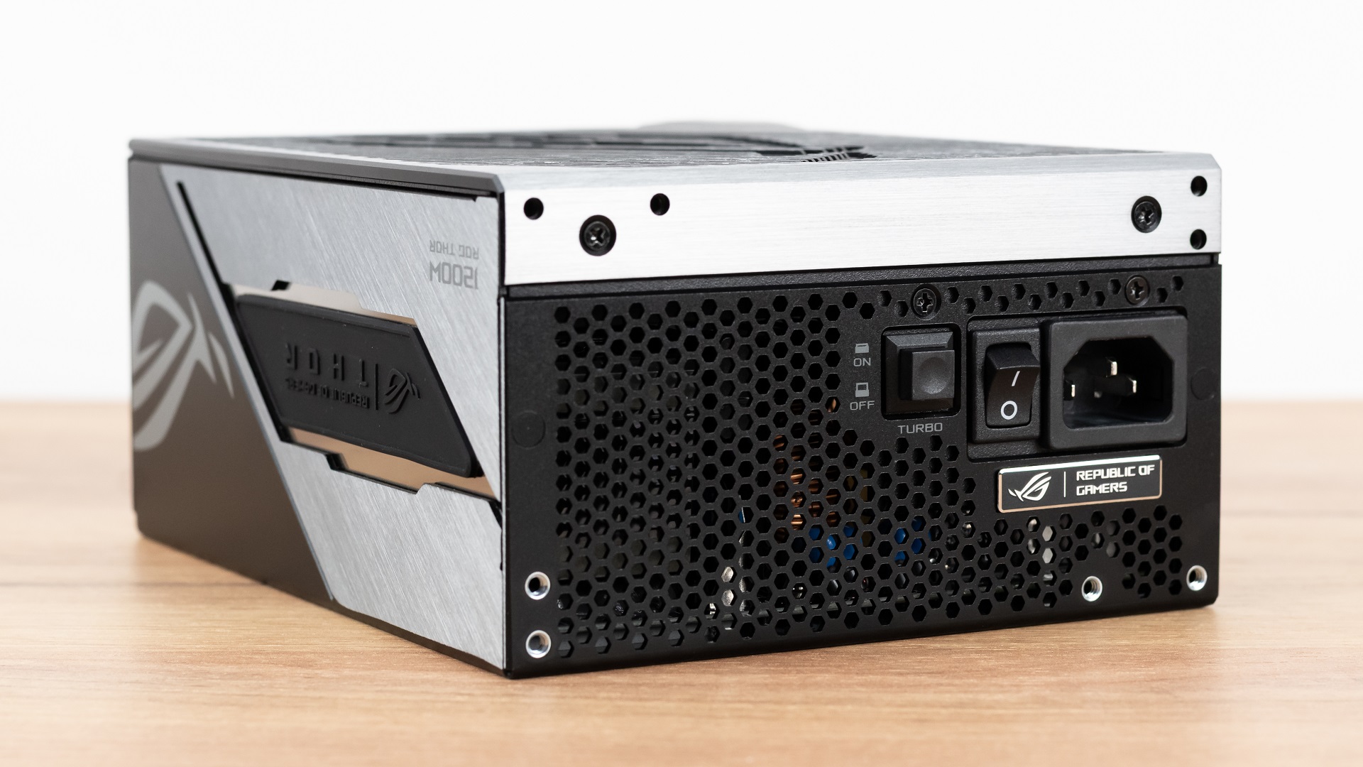 Jaki zasilacz do wydajnej karty graficznej? Na przykład taki