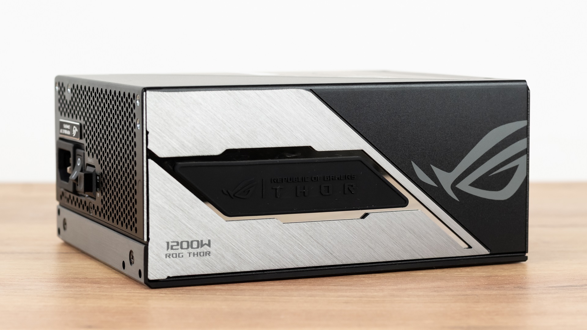 Jaki zasilacz do wydajnej karty graficznej? Na przykład taki