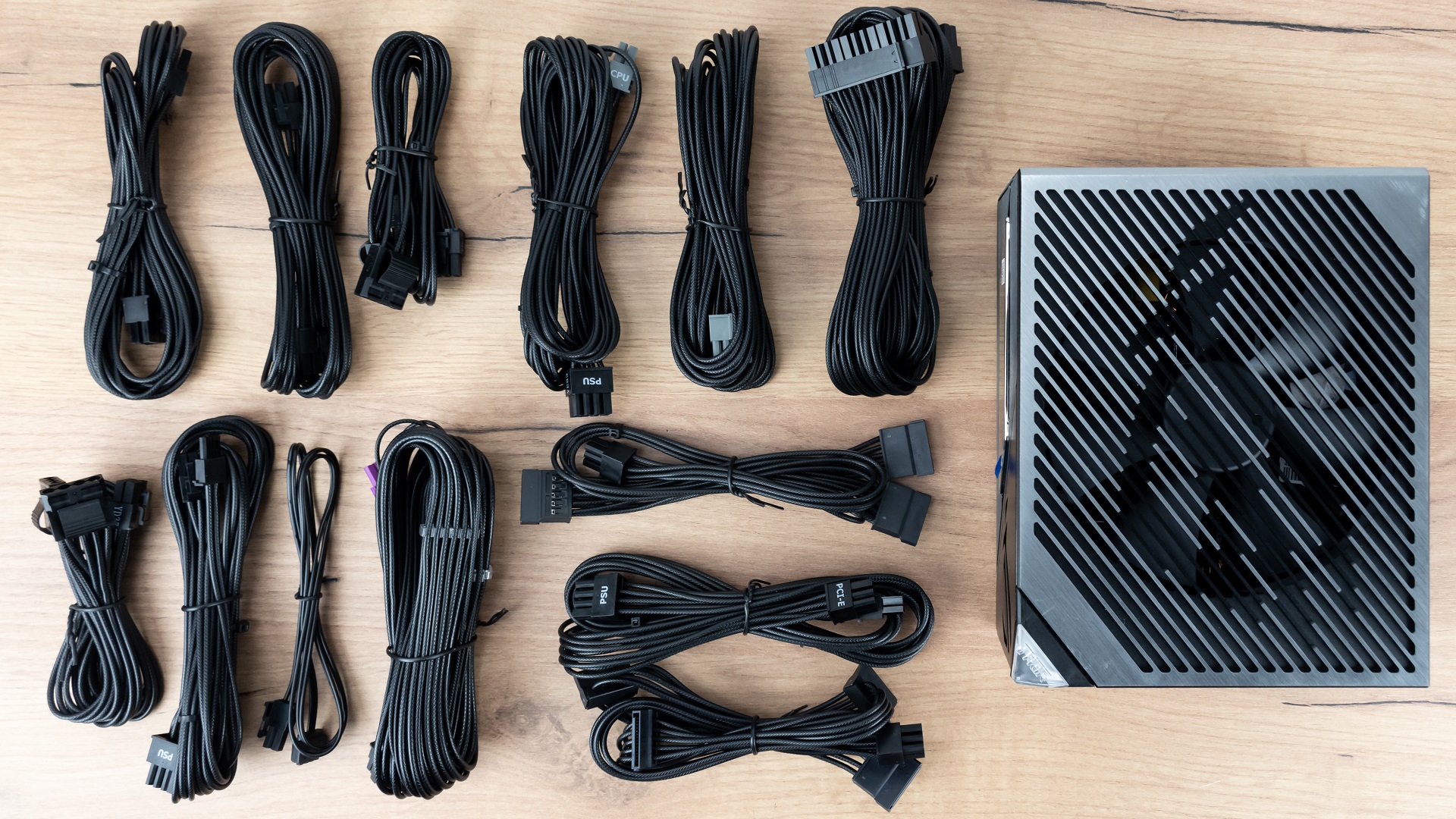 Jaki zasilacz do wydajnej karty graficznej? Na przykład taki