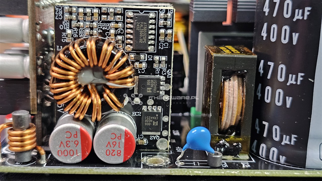 SMX Okame G3 1200 W – strona wtórna