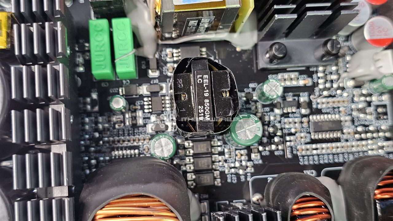 SMX Okame G3 1200 W – strona wtórna