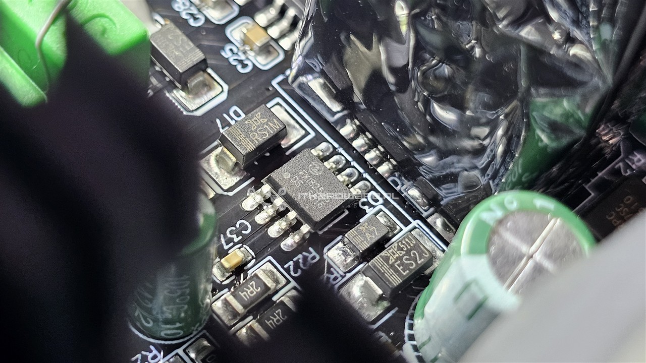 SMX Okame G3 1200 W – strona wtórna