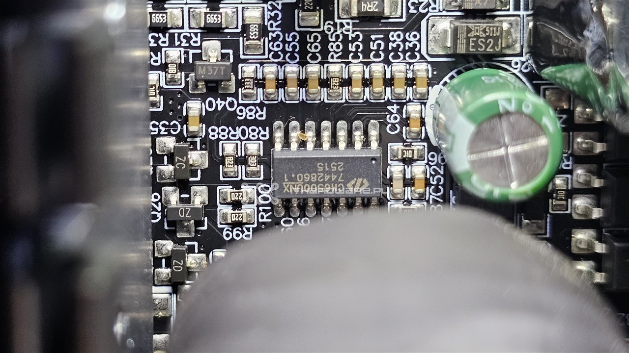 SMX Okame G3 1200 W – strona wtórna