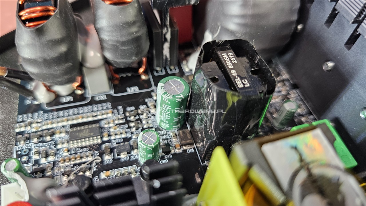 SMX Okame G3 1200 W – strona wtórna