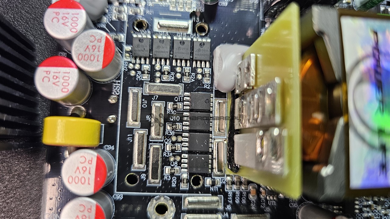 SMX Okame G3 1200 W – strona wtórna