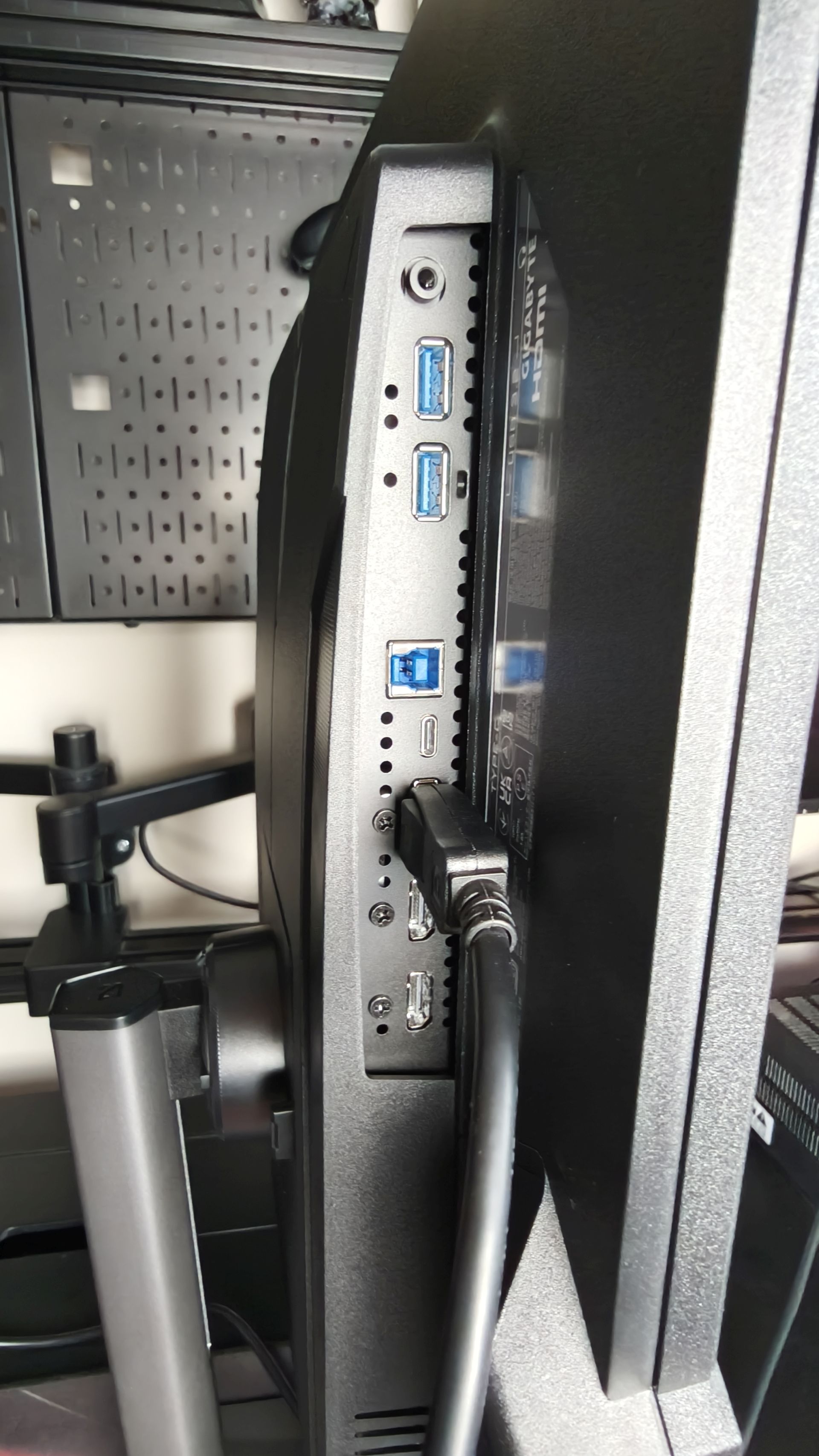 Gigabyte M27Q2 QD Gaming Monitor