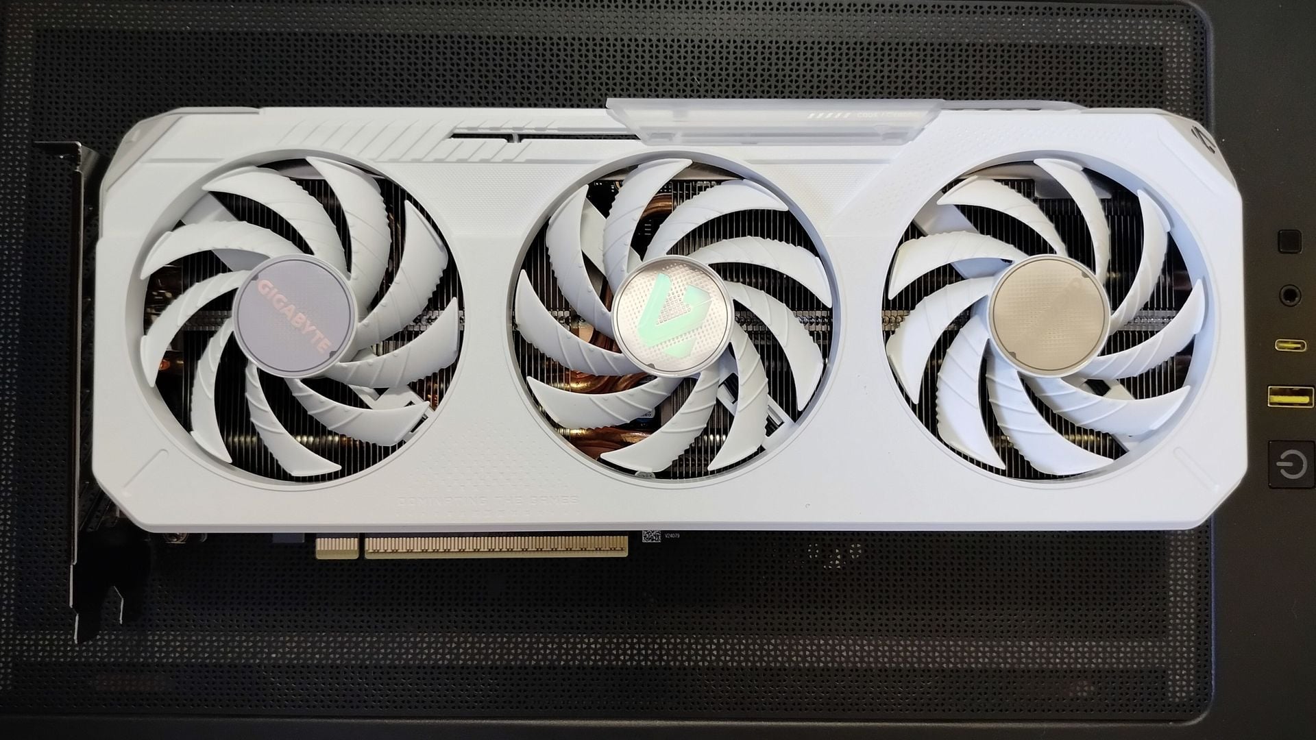 Test GIGABYTE Radeon RX 9060 XT 16 GB GAMING OC ICE. Elegancka biała karta w dobrej cenie