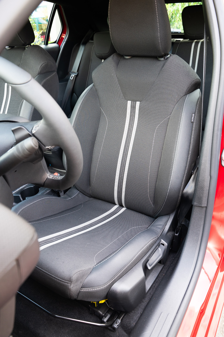 Opel Corsa - fotel kierowcy