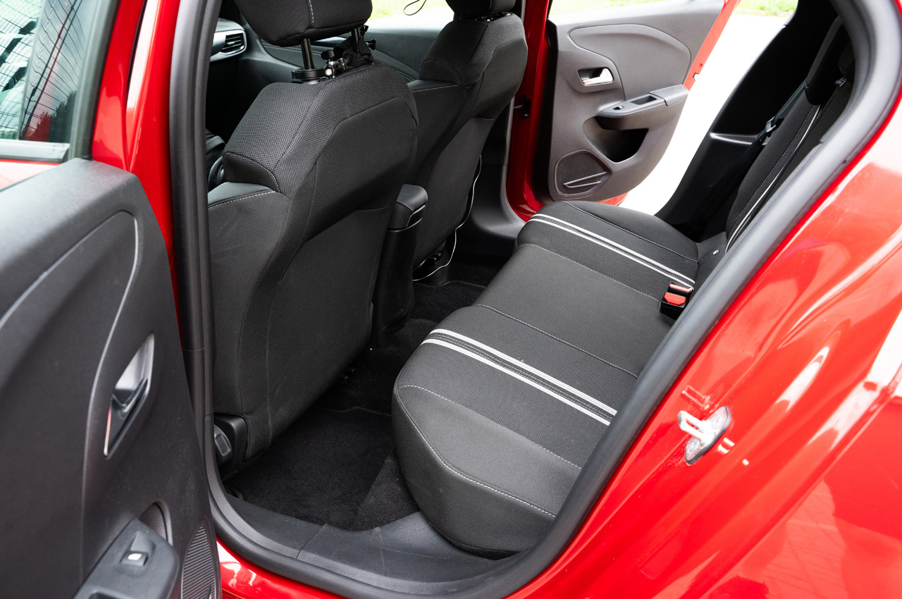 Miejsce z tyłu w Oplu Corsie