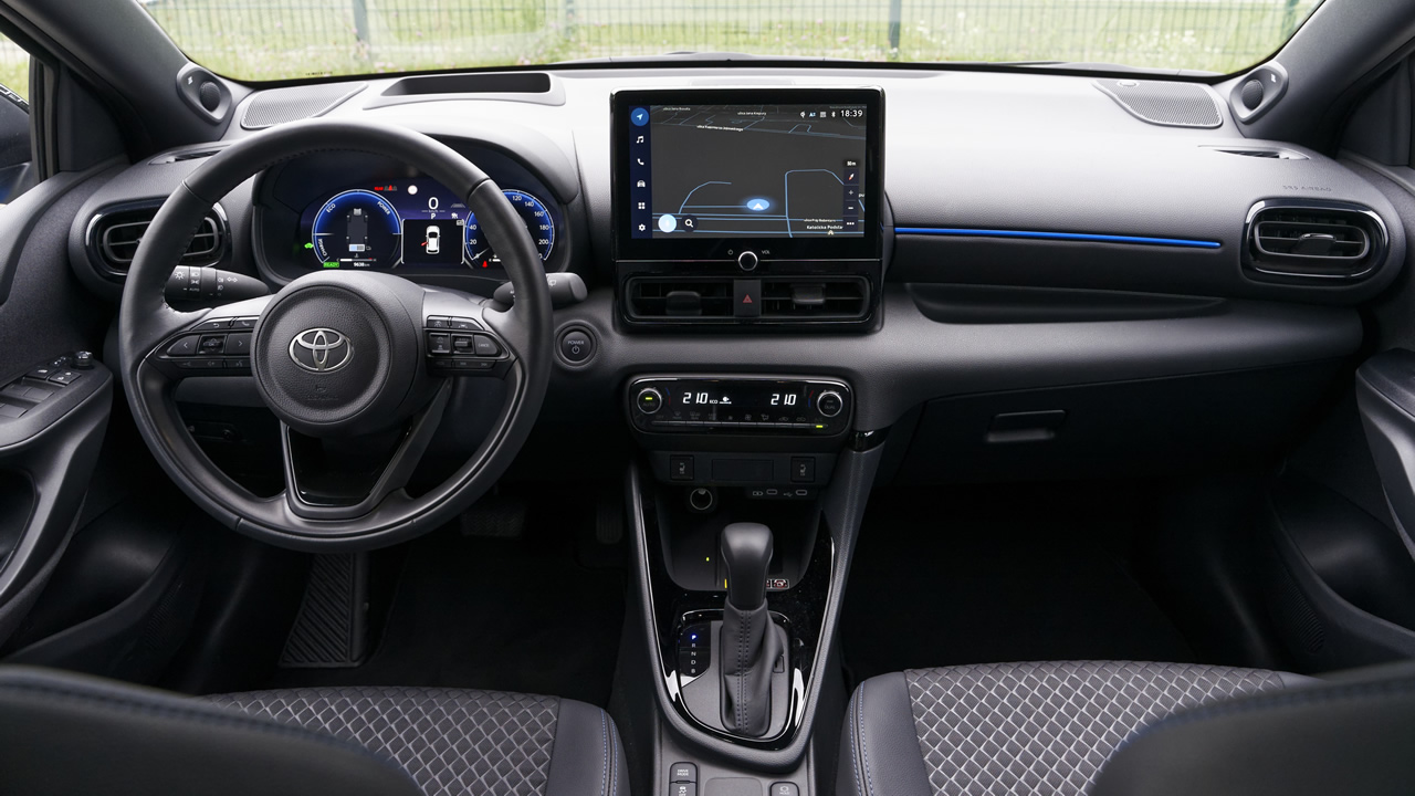 Toyota Yaris HEV - wnętrze