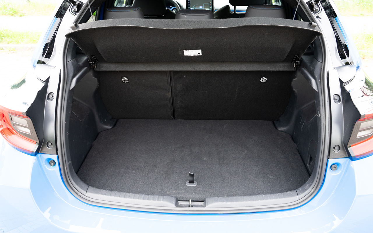 Bagażnik Toyoty Yaris HEV