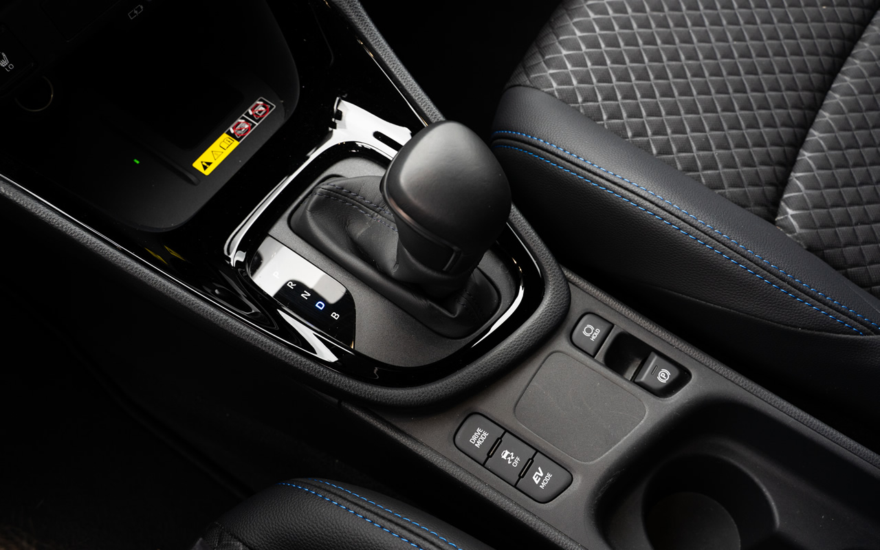 Bardzo szybkie przełączanie kierunków w Toyocie Yaris Hybrid