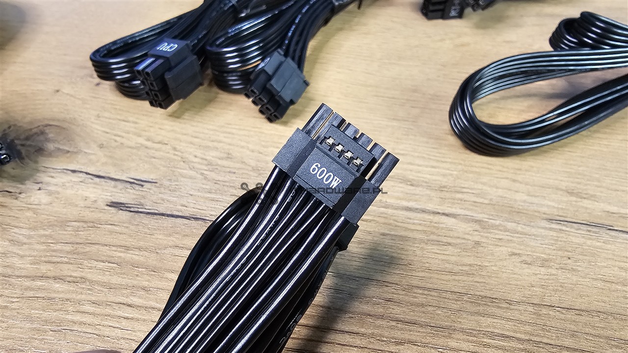 Modecom Volcano HEX 850 W Platinum