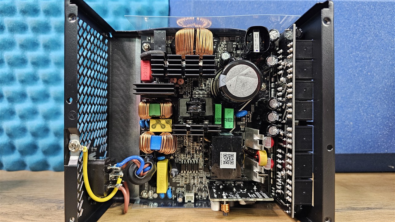 Modecom Volcano HEX 850 W Platinum