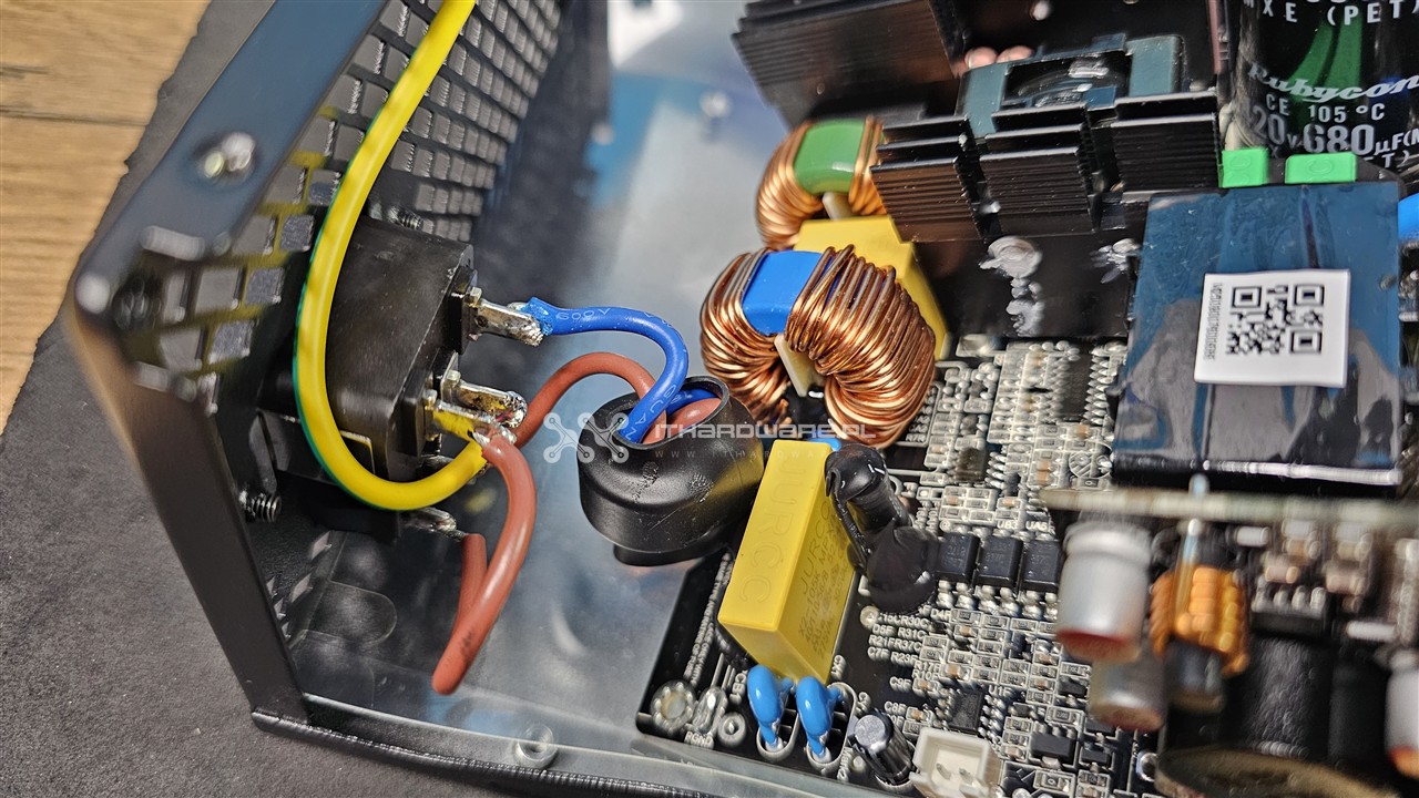 Modecom Volcano HEX 850 W Platinum