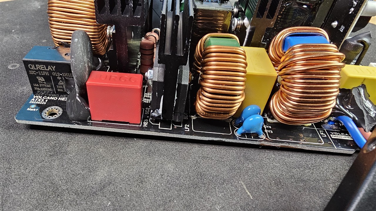 Modecom Volcano HEX 850 W Platinum