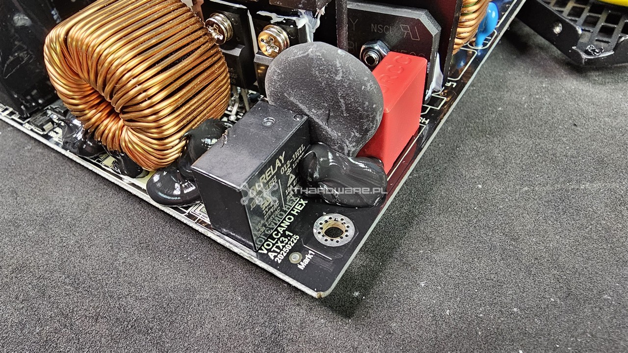 Modecom Volcano HEX 850 W Platinum