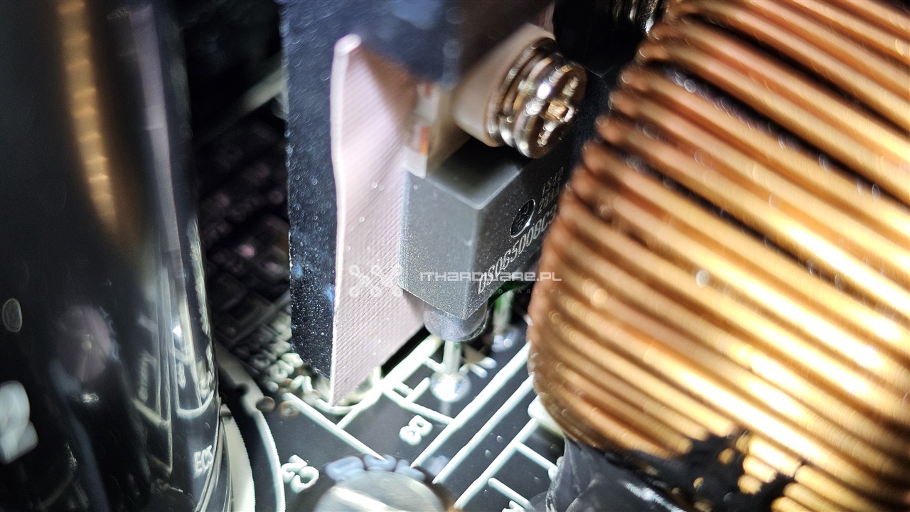 Modecom Volcano HEX 850 W Platinum