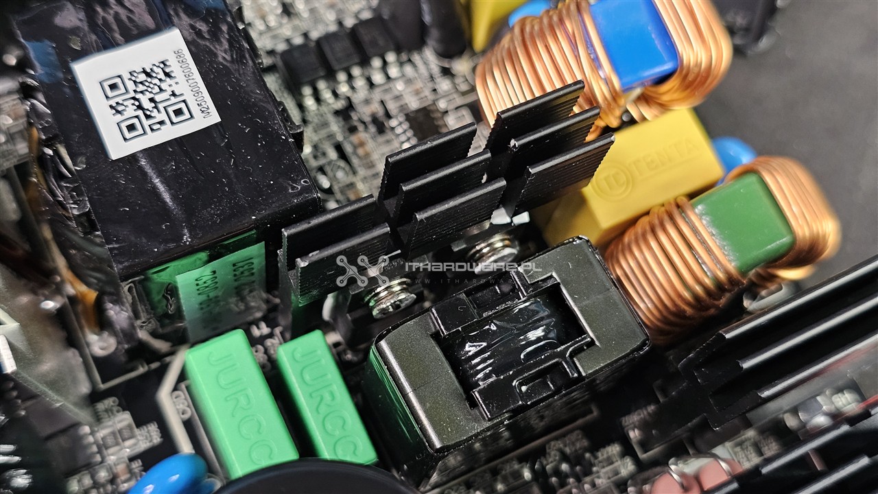 Modecom Volcano HEX 850 W Platinum