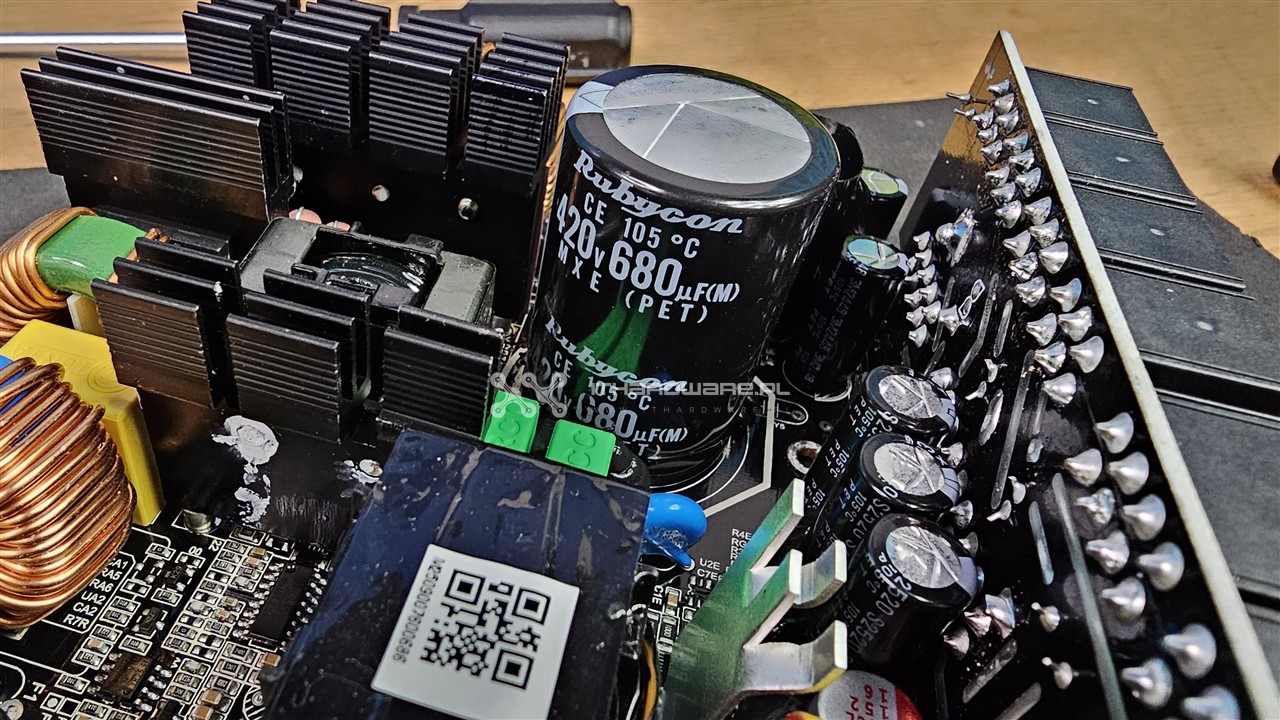 Modecom Volcano HEX 850 W Platinum