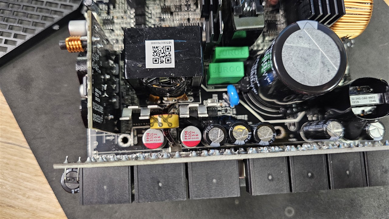 Modecom Volcano HEX 850 W Platinum