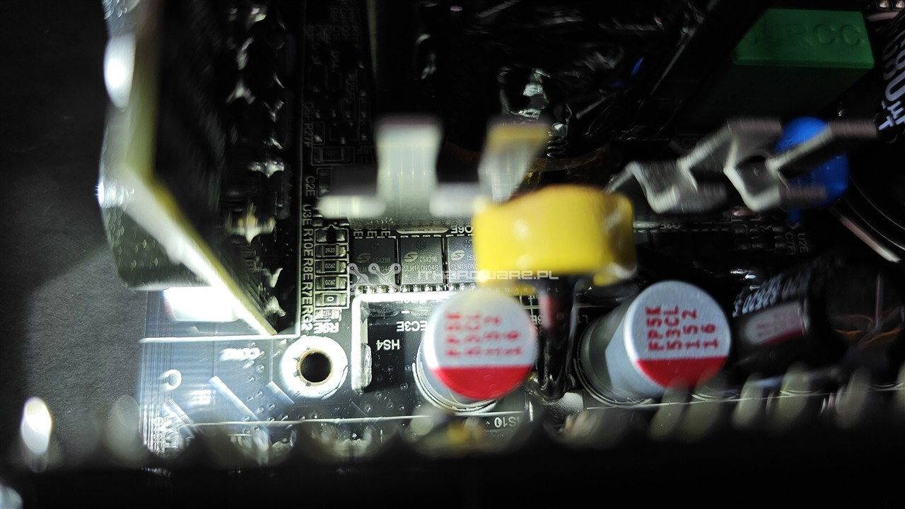 Modecom Volcano HEX 850 W Platinum