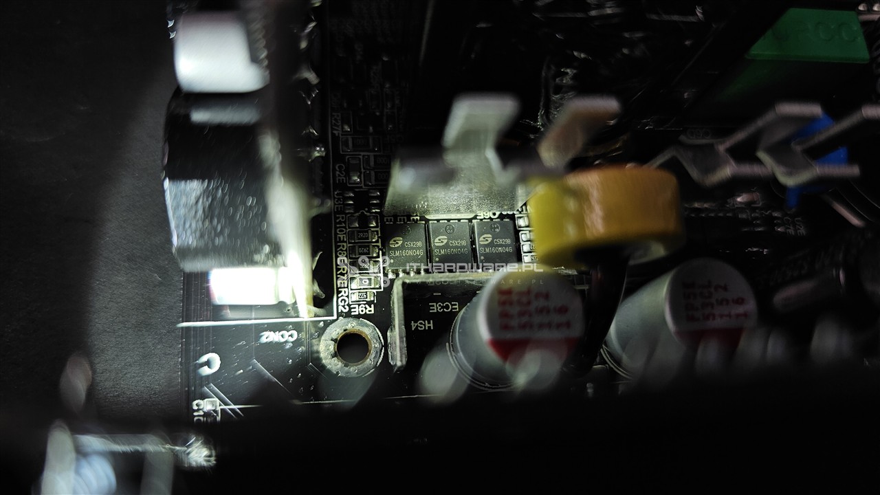 Modecom Volcano HEX 850 W Platinum