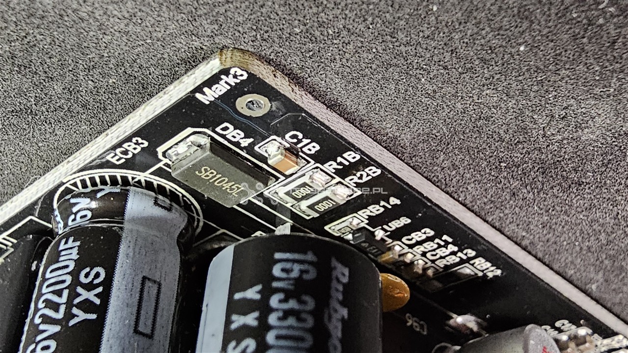 Modecom Volcano HEX 850 W Platinum