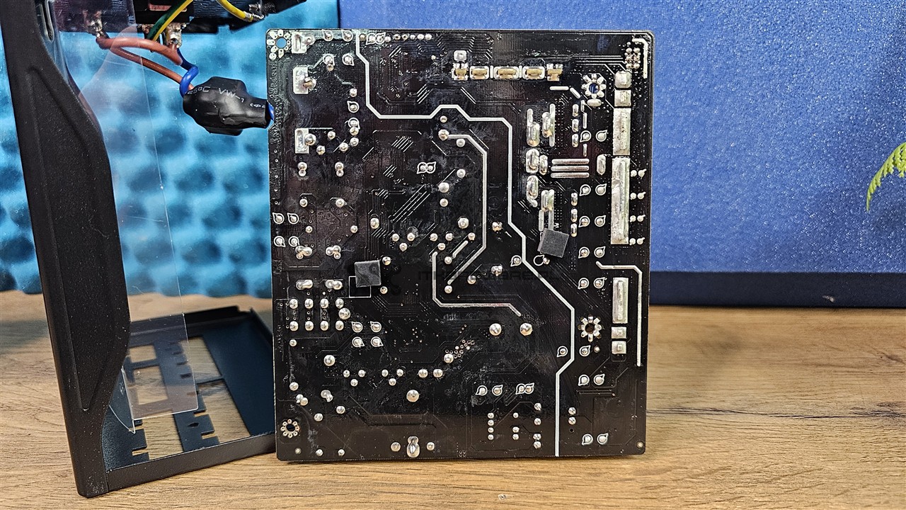 Modecom Volcano HEX 850 W Platinum