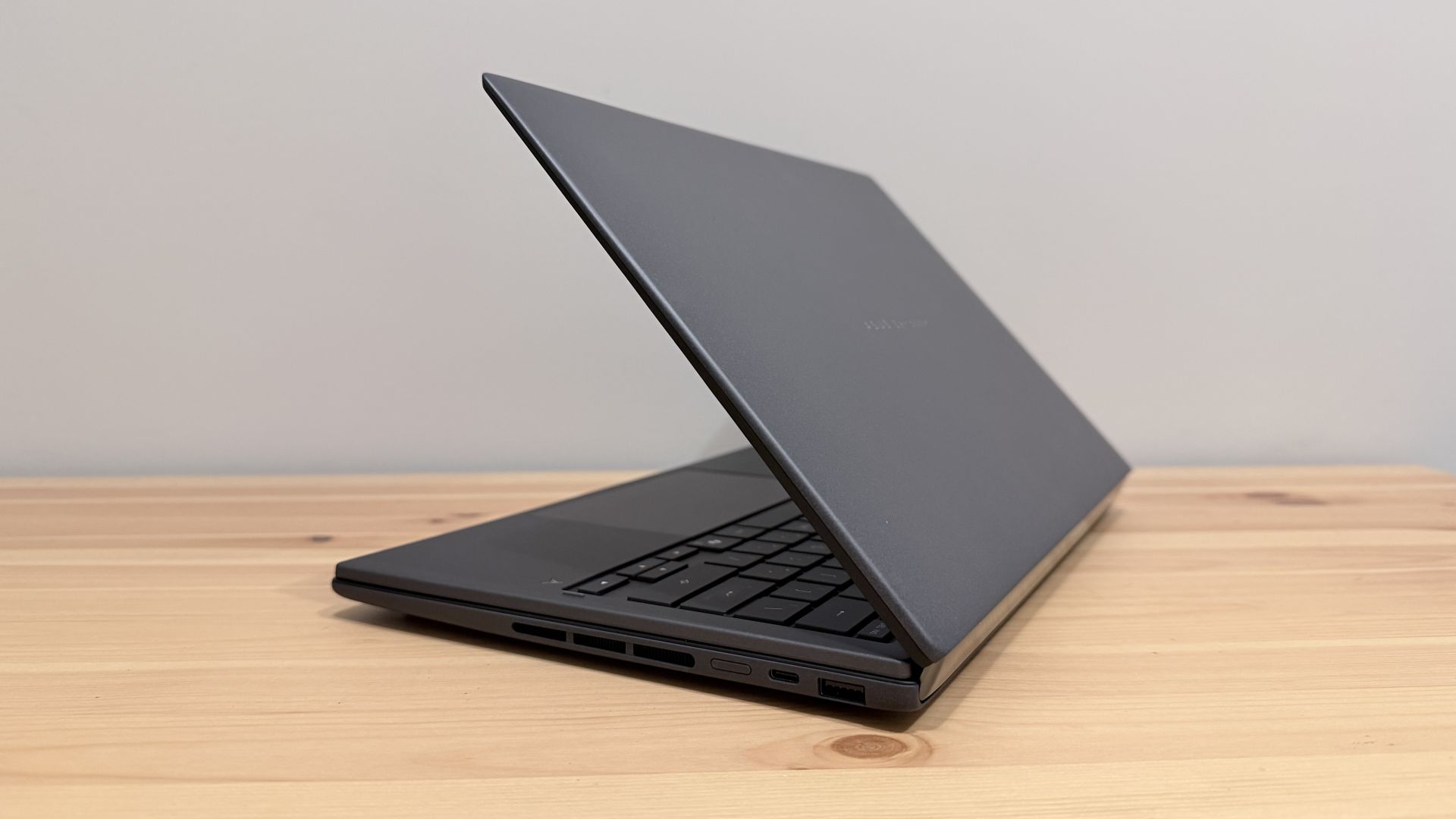 ASUS Zenbook DUO (UX8407)