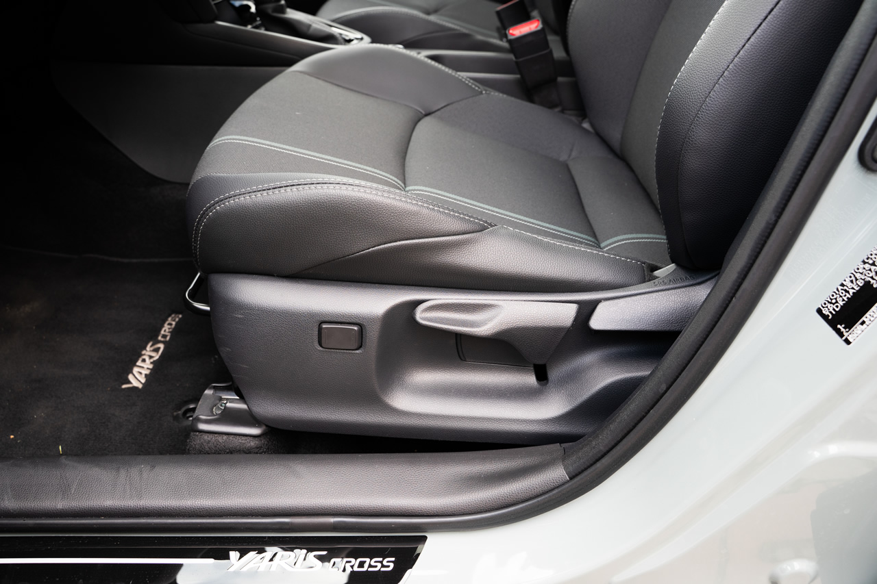 Toyota Yaris Cross: regulacja fotela kierowcy