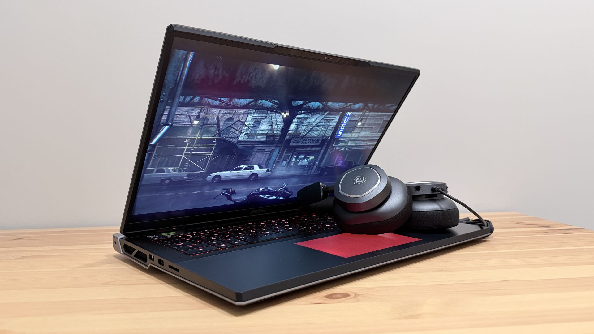 MSI Titan 18 HX AI A2XW 