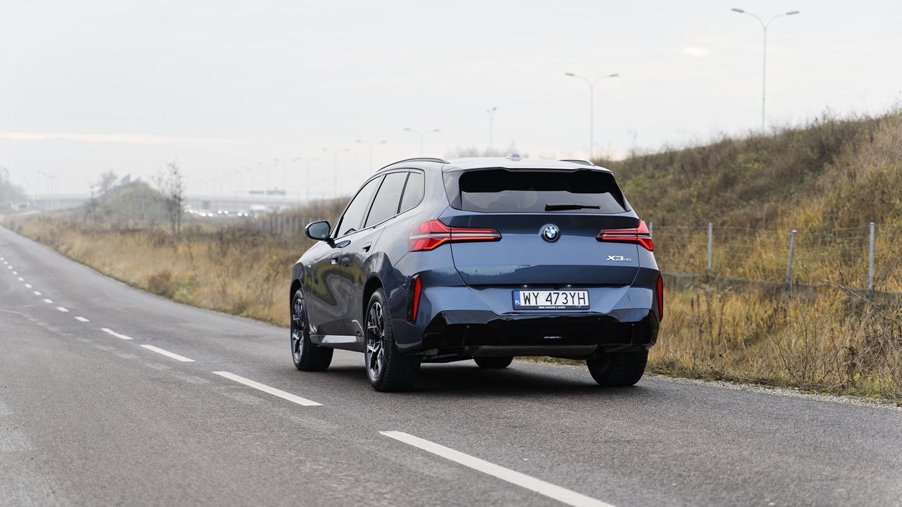 Systemy asystujące kierowcy Professional w BMW X3