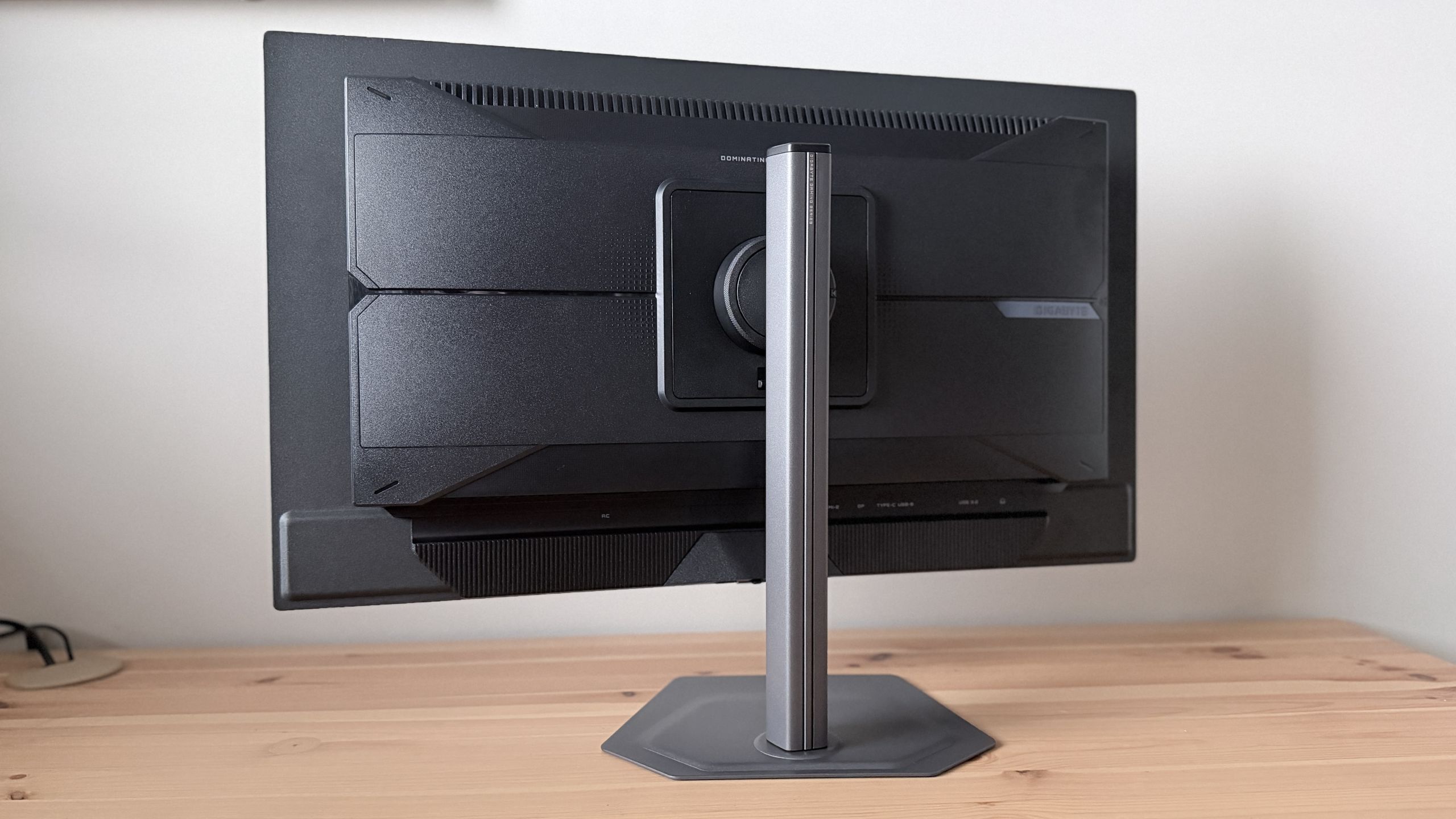 Test GIGABYTE AORUS PRIME 5 AP551 z R7 9800X3D i RTX 5080. Stylowa i wydajna maszyna