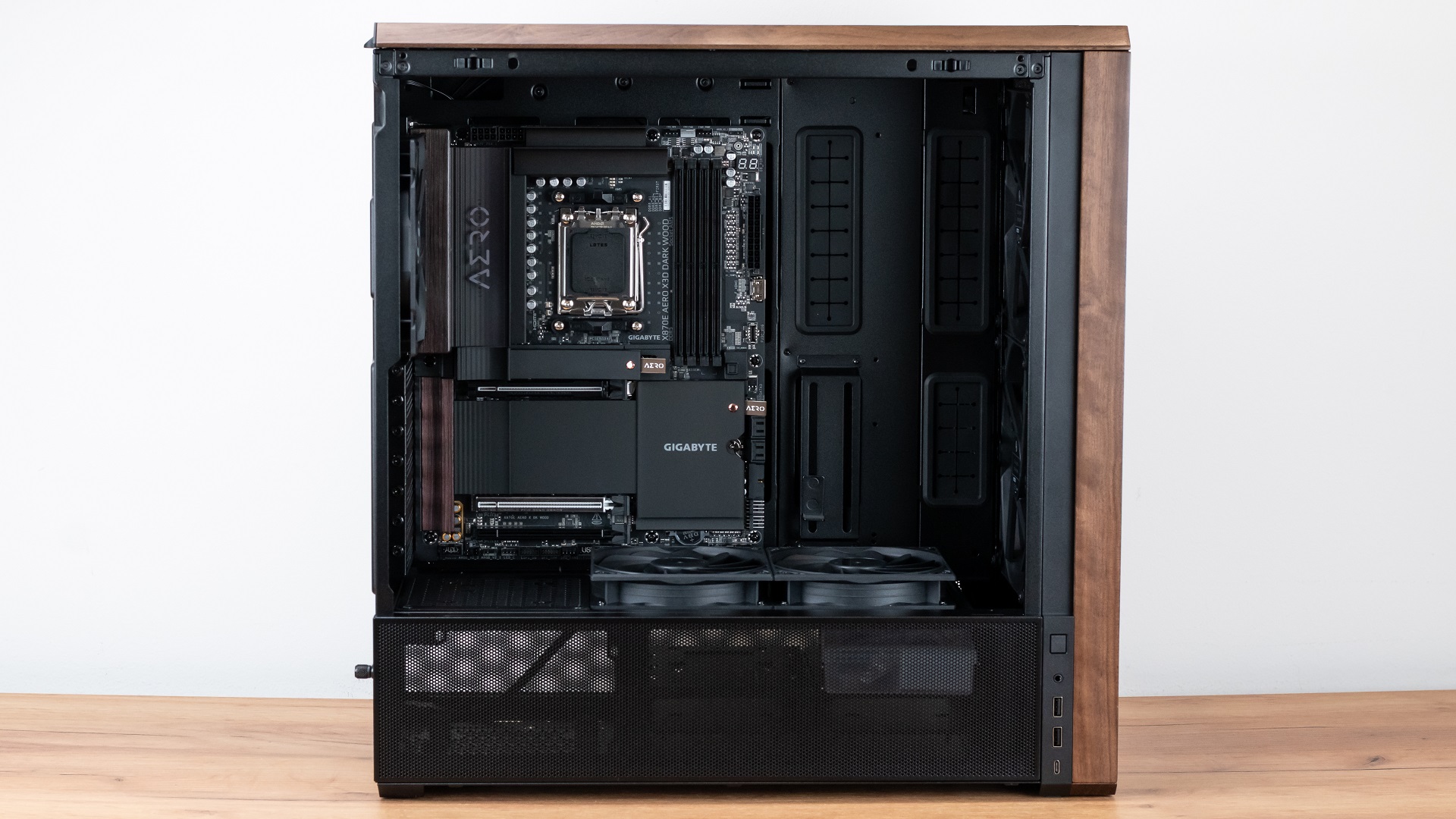 Test GIGABYTE X870E AERO X3D DARK WOOD. Drewniana płyta o dużych możliwościach