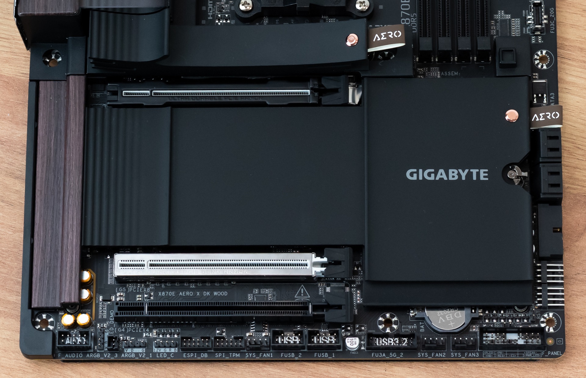 Test GIGABYTE X870E AERO X3D DARK WOOD. Drewniana płyta o dużych możliwościach